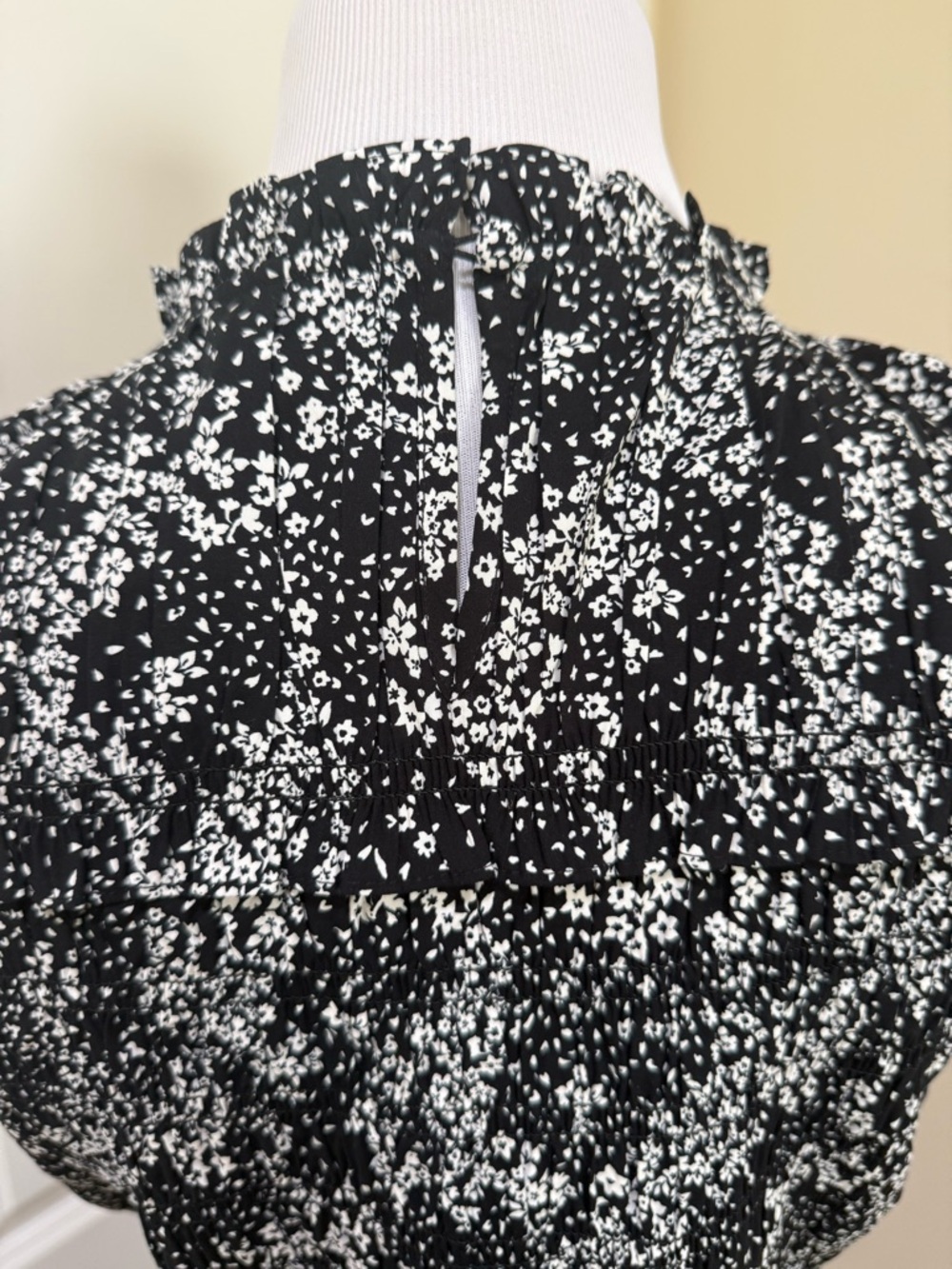 Madewell Smocked Crewneck Harper Floral Black White Mini Dress Floral Size 12 - Picture 7 of 9